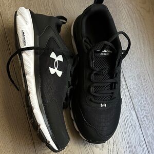 Under Armour Black and White Running Sneakers size 10.5 mens